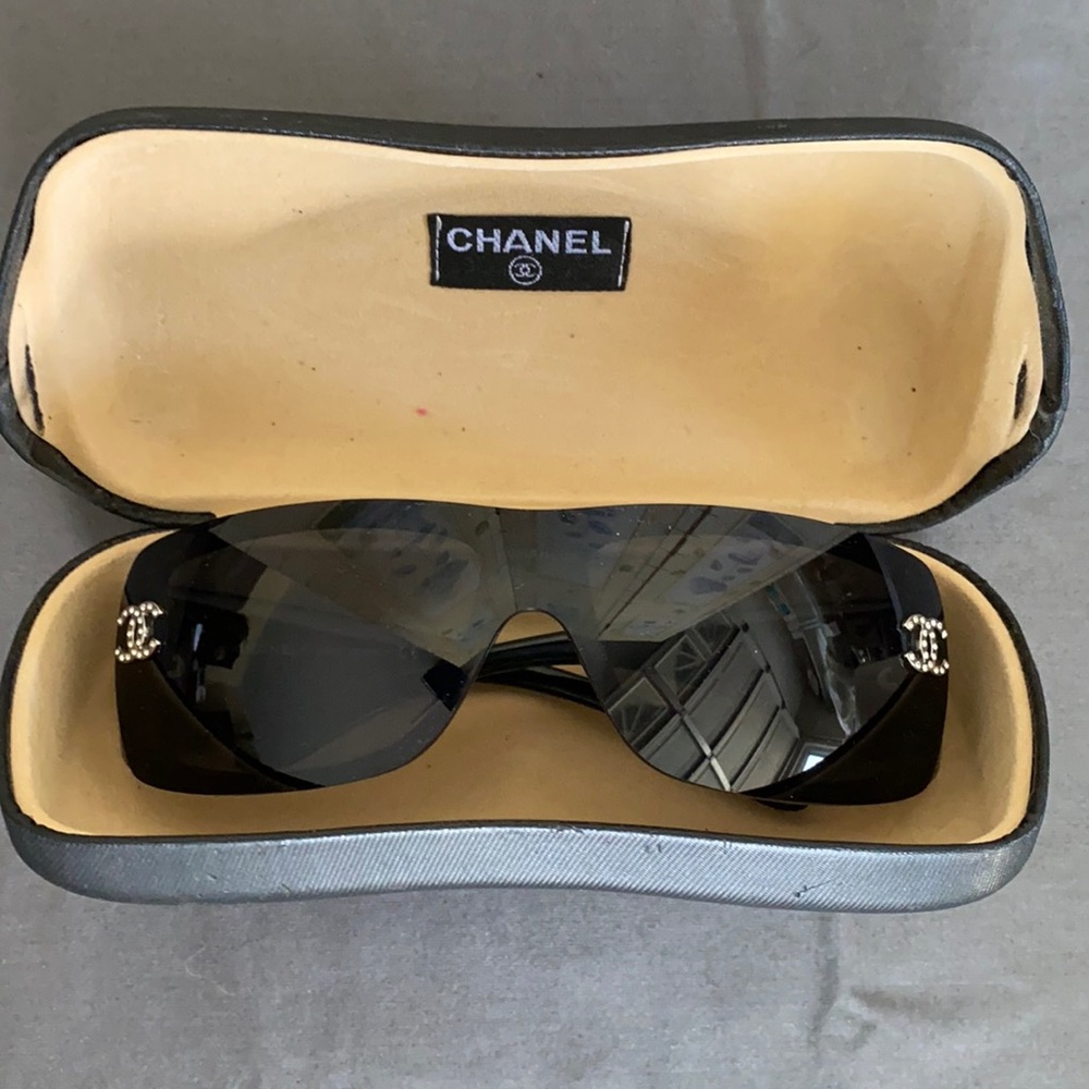 Women’s sunglasses